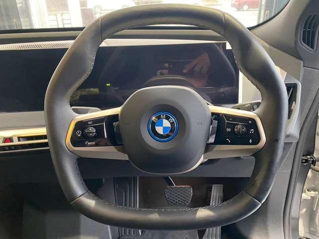 iX xDrive 50 4WD ETC 全周囲カメラ クリアランスソナー オートクルーズコントロール パワーシート 衝突被害軽減システム サンルーフ LEDヘッドランプ アルミホイール スマートキー シートヒーター CVT(3枚目)