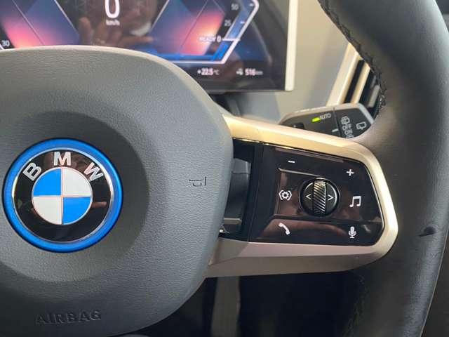 iX xDrive 50 4WD ETC 全周囲カメラ クリアランスソナー オートクルーズコントロール パワーシート 衝突被害軽減システム サンルーフ LEDヘッドランプ アルミホイール スマートキー シートヒーター CVT(8枚目)