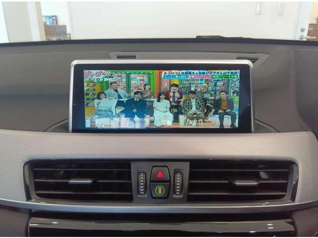 X1 sDrive 18i Mスポーツ バックカメラ クリアランスソナー オートクルーズコントロール 衝突被害軽減システム ナビ TV オートライト LEDヘッドランプ ヘッドライトウォッシャー 電動リアゲート アルミホイール スマートキー(5枚目)