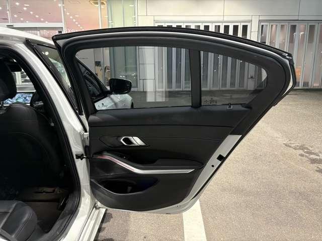 3シリーズ 320d xDrive Mスポーツ ディーゼルターボ 4WD 黒レザ-シート純正19インチAW(26枚目)