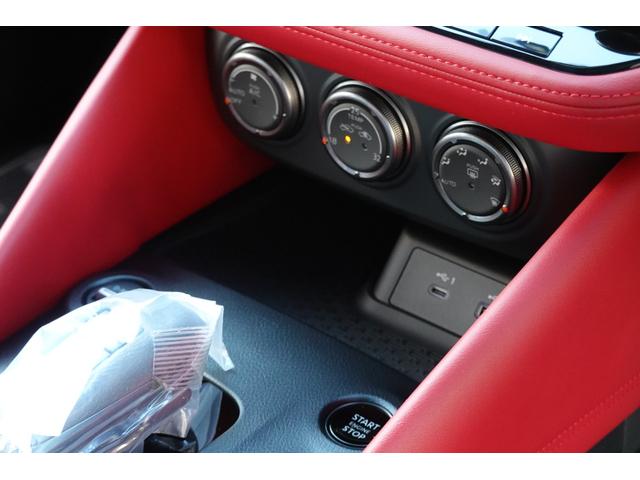 フェアレディＺ バージョンＳＴ　赤／黒コンビシート・ＢＯＳＥサウンド・レイズ製１９インチアルミホイール・９速オートマ・ワンオーナー・禁煙車（20枚目）