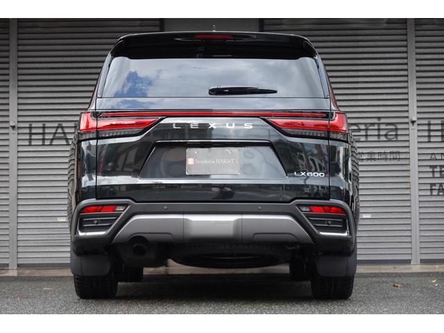 ＬＸ ＬＸ６００　登録済未使用車　クールボックス　２２インチアルミ　サンルーフ　デジタルインナーミラー　黒革シート　ヘッドアップディスプレイ　７人乗（7枚目）