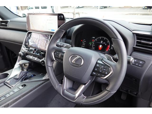 ＬＸ ＬＸ６００　登録済未使用車　クールボックス　２２インチアルミ　サンルーフ　デジタルインナーミラー　黒革シート　ヘッドアップディスプレイ　７人乗（16枚目）