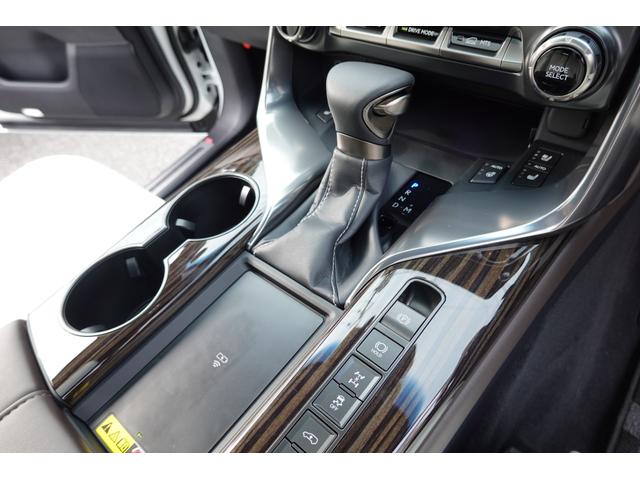 LX LX600 モデリスタアエアロ アドバンストラグジュアリーパッケージ 22インチアルミ マ―クレビンソン リヤエンターテインメント クールBOX 寒冷地仕様 TVキャンセラー ワンオーナー 禁煙車 7人乗り(22枚目)