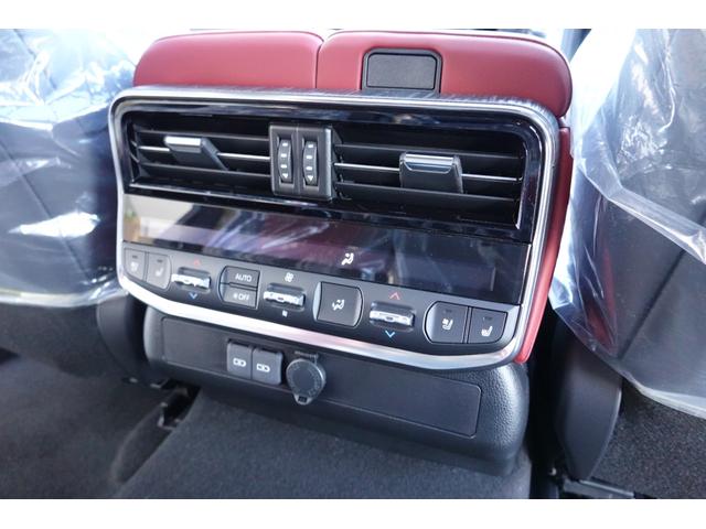 ランドクルーザー ＧＲスポーツ　２０２５年改良モデル　Ｔコネクト＋　ＪＢＬサウンド　サンルーフ　電動デフロック　ヘッドアップディスプレイ　ルーフレール　禁煙車（31枚目）