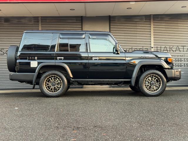 ランドクルーザー７０ ＡＸ　モデリスタ　ＪＡＯＳカスタムパーツ＆フロント＆リアアンダーカバー・モデリスタ１８インチアルミ　４０周年記念パーツ　アルパインＢＩＧーＸ　１１型ナビ　インテリアパネル（5枚目）