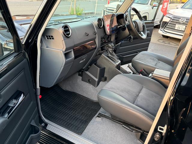 ランドクルーザー７０ ＡＸ　モデリスタ　ＪＡＯＳカスタムパーツ＆フロント＆リアアンダーカバー・モデリスタ１８インチアルミ　４０周年記念パーツ　アルパインＢＩＧーＸ　１１型ナビ　インテリアパネル（24枚目）