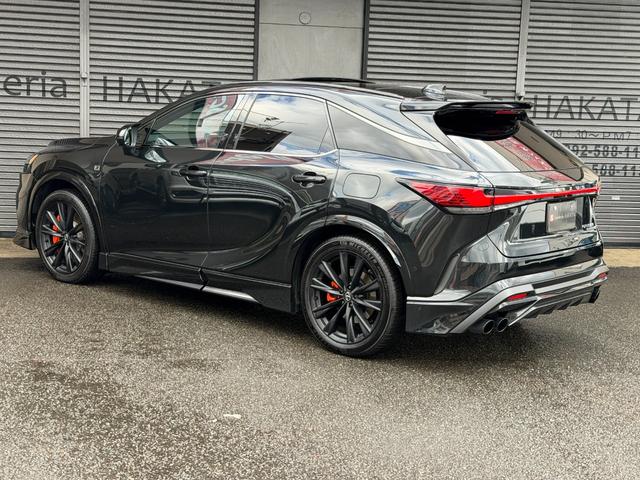 ＲＸ ＲＸ５００ｈ　Ｆスポーツパフォーマンス　ＴＲＤエアロ　マフラー　パノラマルーフ　マークレビンソン　輻射ヒーター　社外ソフトクローズドア　オレンジキャリパー（9枚目）