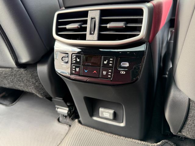 ＲＸ ＲＸ５００ｈ　Ｆスポーツパフォーマンス　ＴＲＤエアロ　マフラー　パノラマルーフ　マークレビンソン　輻射ヒーター　社外ソフトクローズドア　オレンジキャリパー（33枚目）