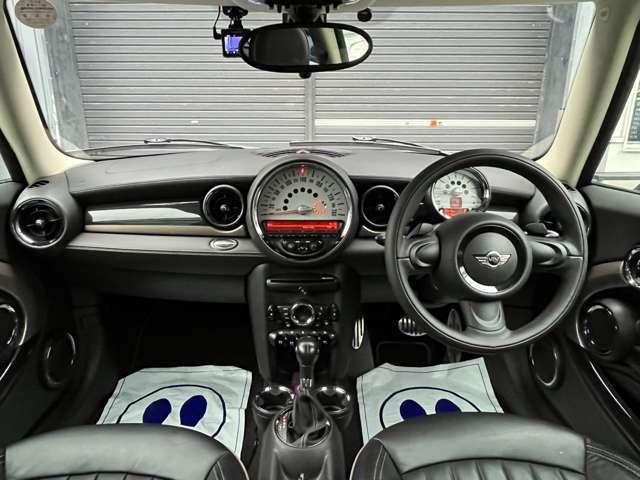 ＭＩＮＩ クーパーＳ　最終後期型／特別限定車ボンドストリート／本革シート／　シートヒーター／ドライブレコーダー／ボンネットステッカー新品／専用１７インチアルミホイール（ツイン・スポーク）／オートライト／オートワイパー／禁煙（3枚目）