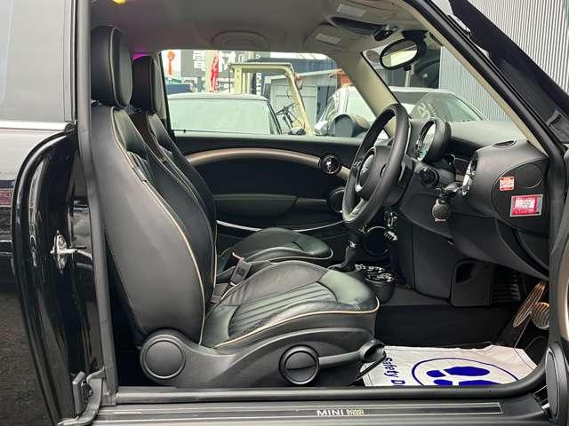 ＭＩＮＩ クーパーＳ　最終後期型／特別限定車ボンドストリート／本革シート／　シートヒーター／ドライブレコーダー／ボンネットステッカー新品／専用１７インチアルミホイール（ツイン・スポーク）／オートライト／オートワイパー／禁煙（21枚目）
