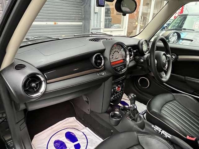 ＭＩＮＩ クーパーＳ　最終後期型／特別限定車ボンドストリート／本革シート／　シートヒーター／ドライブレコーダー／ボンネットステッカー新品／専用１７インチアルミホイール（ツイン・スポーク）／オートライト／オートワイパー／禁煙（27枚目）