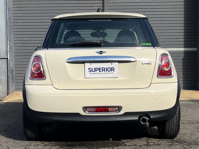 ＭＩＮＩ ワン　１５ｉｎｃｈディーンクロスカントリー／ディーラー記録簿（Ｈ２４．２５．２６．２７．２８．２９．３０．Ｒ１．３．４）／純正アームレスト付／ＥＴＣ（7枚目）