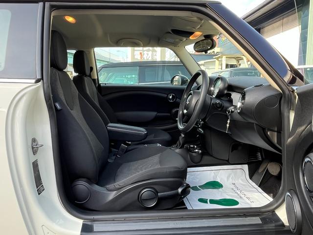 ＭＩＮＩ ワン　１５ｉｎｃｈディーンクロスカントリー／ディーラー記録簿（Ｈ２４．２５．２６．２７．２８．２９．３０．Ｒ１．３．４）／純正アームレスト付／ＥＴＣ（30枚目）