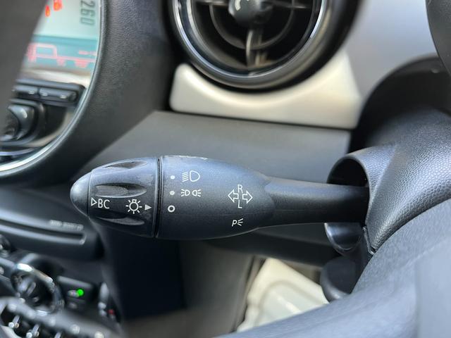 ＭＩＮＩ ワン　１５ｉｎｃｈディーンクロスカントリー／ディーラー記録簿（Ｈ２４．２５．２６．２７．２８．２９．３０．Ｒ１．３．４）／純正アームレスト付／ＥＴＣ（37枚目）