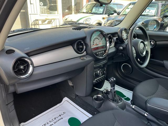 ＭＩＮＩ ワン　１５ｉｎｃｈディーンクロスカントリー／ディーラー記録簿（Ｈ２４．２５．２６．２７．２８．２９．３０．Ｒ１．３．４）／純正アームレスト付／ＥＴＣ（41枚目）