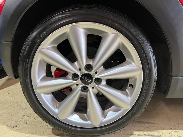 ＭＩＮＩ クーパーＳ　サンルーフ／ＭＩＮＩ用アンドロイドナビ（ＧｏｇｌｅＭａｐ・ｙｏｕｔｕｂｅ可）／Ｗｉ－Ｆｉでインターネット使用可／Ｂｌｕｅｔｏｏｔｈ音楽再生／バックカメラ／１７”コニカルスポークＡＷ／スペアキー／ＥＴＣ（11枚目）