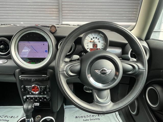 ＭＩＮＩ クーパーＳ　サンルーフ／ＭＩＮＩ用アンドロイドナビ（ＧｏｇｌｅＭａｐ・ｙｏｕｔｕｂｅ可）／Ｗｉ－Ｆｉでインターネット使用可／Ｂｌｕｅｔｏｏｔｈ音楽再生／バックカメラ／１７”コニカルスポークＡＷ／スペアキー／ＥＴＣ（32枚目）