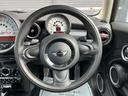 パドルシフト付きのステアリングもべた付き・傷等のない清潔感のある綺麗なコンディションです。