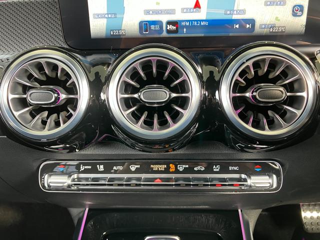 GLB GLB200d 4マチック AMGラインパッケージ 4WD ドライブレコーダー ETC 全周囲カメラ クリアランスソナー オートクルーズコントロール パワーシート サンルーフ ナビ オートライト LEDヘッドランプ ヘッドライトウォッシャー(6枚目)