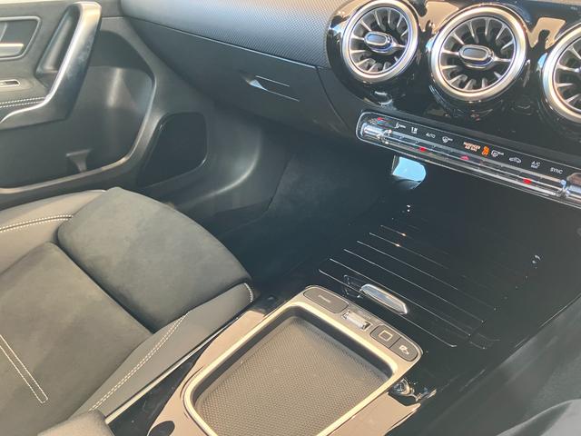 Ａクラスセダン Ａ２００ｄ　セダン　ファイナルエディション　ＡＭＧラインパッケージ　アドバンスドパッケージ　レーダーセーフティ　ＨＤＤナビゲーション　ＬＥＤヘッドライト　アンビエントライト　純正アルミホイール　シートヒーター　ヘッドアップディスプレイ（50枚目）