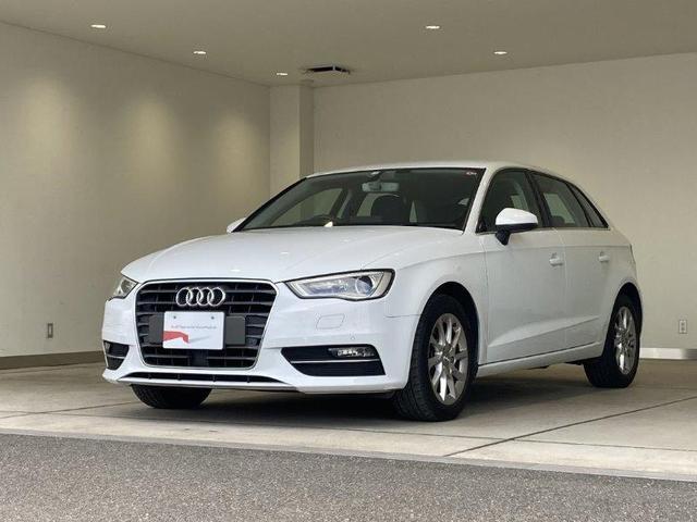 Ａ３ スポーツバック１．４ＴＦＳＩ　正規ディーラー車　アウディ認定中古車　認定中古車保証付帯　納車前１００項目点検実施　スマートキー　バックカメラ　コーナーセンサー前後　ＴＶチューナー　Ｂｌｕｅｔｏｏｔｈ　グレイシアホワイトメタリック（3枚目）