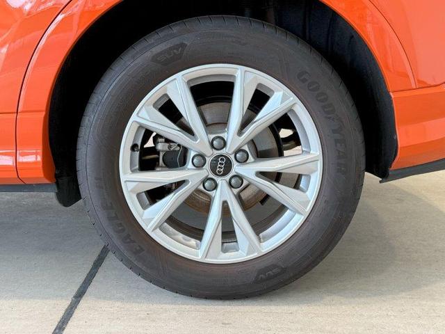 Ｑ３ ３５ＴＦＳＩ　Ｓライン　弊社元デモカー　正規ディーラー認定中古車　認定中古車保証無償付帯　Ｓラインパッケージ　ＴＶチューナー付き　１８インチ純正アルミホイール　ＬＥＤヘッドライト　サラウンドビューカメラ（47枚目）