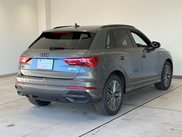 Ｑ３ ３５ＴＤＩクワトロ　Ｓライン　正規ディーラー認定中古車　認定保証付き　デイトナグレーパールエフェクト　ブラックスタイリングパッケージ　フルレザー（6枚目）
