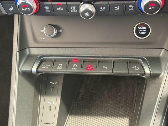 Ｑ３ ３５ＴＤＩクワトロ　Ｓライン　正規ディーラー認定中古車　認定保証付き　デイトナグレーパールエフェクト　ブラックスタイリングパッケージ　フルレザー（23枚目）