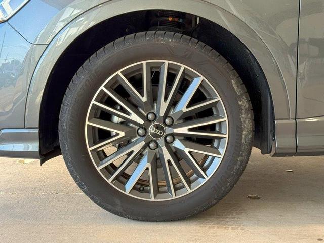Ｑ３ ３５ＴＤＩクワトロ　Ｓライン　正規ディーラー認定中古車　認定保証付き　デイトナグレーパールエフェクト　ブラックスタイリングパッケージ　フルレザー（35枚目）
