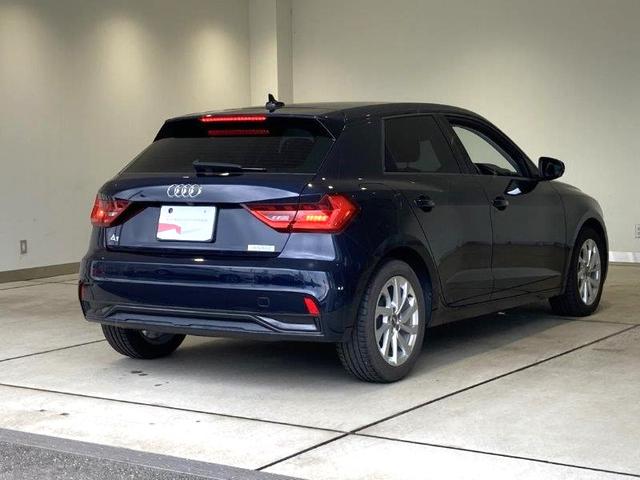 Ａ１スポーツバック ２５ＴＦＳＩ　アドバンスド　正規ディーラー認定中古車　認定保証付き　コンパクトハッチバック　ファーマメントブルー　５人乗り（5枚目）