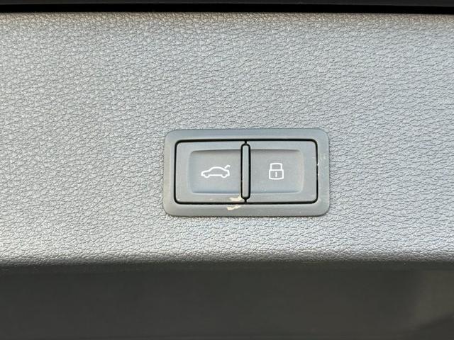 Q2 30TFSIスポーツ 正規ディーラー認定中古車 認定中古車保証1年付帯 パノラマサンルーフ 17AW TVチューナー MMIナビ シートヒーター リヤカメラ アウディドライブセレクト(12枚目)