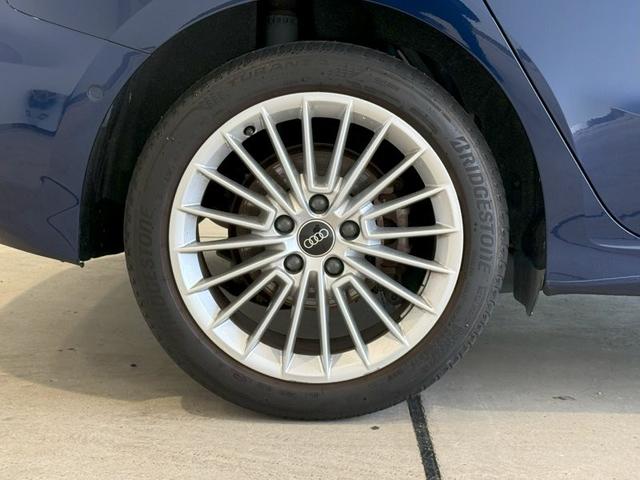 Ａ３ スポーツバック４０ＴＦＳＩクワトロアドバンスド　正規ディーラー認定中古車　認定中古車保証１年付帯　４ＷＤ　ラグジュアリーパッケージ　パーシャルレザー　パノラマサンルーフ　マルチカラーアンビエントライト　スマホワイヤレスチャージング　ベージュレザー（4枚目）