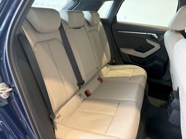 Ａ３ スポーツバック４０ＴＦＳＩクワトロアドバンスド　正規ディーラー認定中古車　認定中古車保証１年付帯　４ＷＤ　ラグジュアリーパッケージ　パーシャルレザー　パノラマサンルーフ　マルチカラーアンビエントライト　スマホワイヤレスチャージング　ベージュレザー（52枚目）