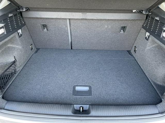 Ｑ２ ３０ＴＦＳＩスポーツ　正規ディーラー認定中古車　認定中古車保証１年付帯　ＭＭＩナビ　バーチャルコックピット　サイドアシスト　レーンキープ　アダプティブクルコン　１７ＡＷ　電動テールゲート　ＴＶチューナー　ハイビームアシスト（11枚目）