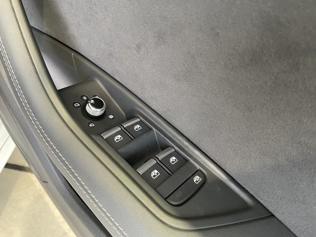 輸入車正規ディーラー店であるのはもちろんのこと、保険代理店でもあります。セールススタッフは全員、保険の有資格者ですので保険のご相談もお任せ下さい！