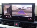 高度な訓練・教育を受けたAudi専任のメカニックが、ロードテストを含む100項目にもおよぶ精密な点検を実施いたします。全てをクリアしたAudiだけが、あなたのお手元に届けられます。