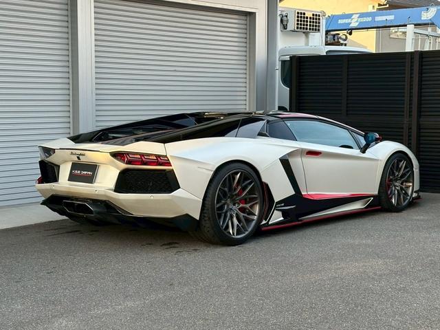 アヴェンタドール ＬＰ７００－４ピレリエディションロードスター　４ＷＤ　ＧＡＭＢＩＴ　ＦＴＭ２０５　ブラッシュドグレー　ＧＡＭＢＩＴチタンボルト（24枚目）