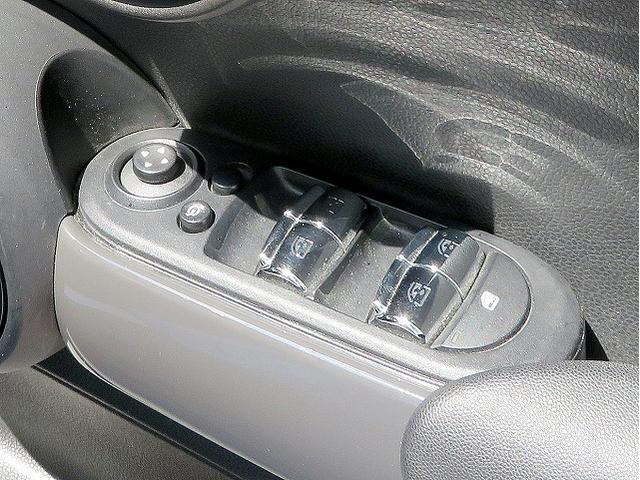 ＭＩＮＩ クーパー　ペッパーＰＫＧ　ＬＥＤヘッドライト　純正１５インチアルミホイール　リアコーナーセンサー　コンフォートアクセス　純正ナビ　バックカメラ　ＥＴＣ　アイドリングストップ　禁煙車（21枚目）
