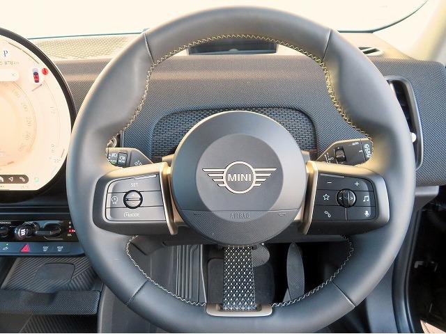 MINI カントリーマンD クラシック・トリム Mパッケージ ベスキン&クロスコンビシート ステアリングヒーター ヘッドアップディスプレイ ハーマンカードンサウンドシステム アクティブクルコン レーンチェンジ&ディパーチャーウォーニング 禁煙車(8枚目)