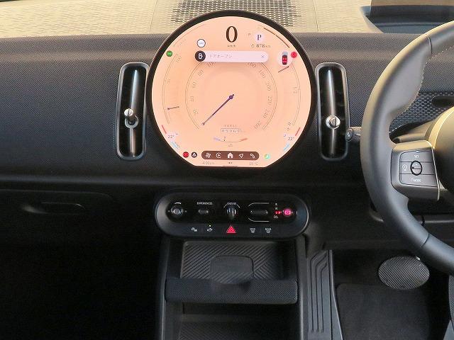 MINI カントリーマンD クラシック・トリム Mパッケージ ベスキン&クロスコンビシート ステアリングヒーター ヘッドアップディスプレイ ハーマンカードンサウンドシステム アクティブクルコン レーンチェンジ&ディパーチャーウォーニング 禁煙車(11枚目)