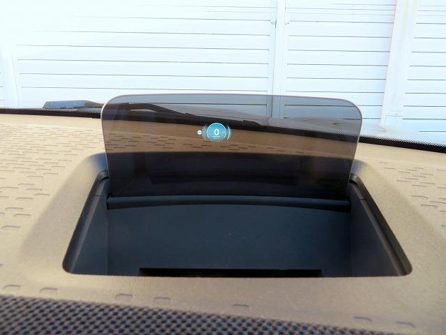 MINI カントリーマンD クラシック・トリム Mパッケージ ベスキン&クロスコンビシート ステアリングヒーター ヘッドアップディスプレイ ハーマンカードンサウンドシステム アクティブクルコン レーンチェンジ&ディパーチャーウォーニング 禁煙車(12枚目)