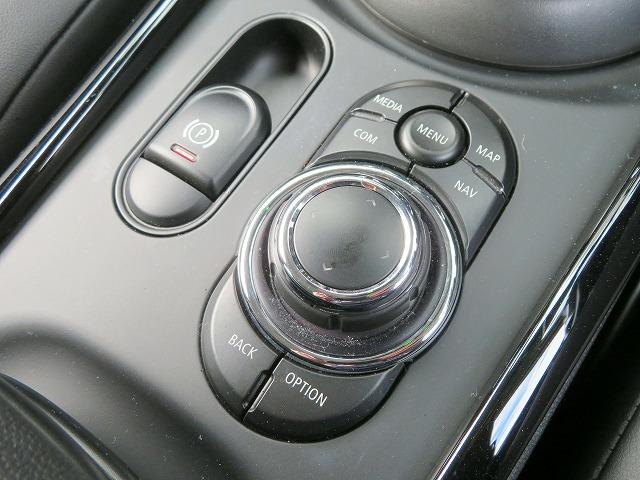 MINI クーパーSD クラブマン クラシック・トリム LEDヘッドライト 純正18アルミホイール コーナーセンサー コンフォートアクセス ディスプレイメーター 純正ナビ フルセグTV Bカメラ ETC アクティブクルーズコントロール アイドリングストップ(19枚目)