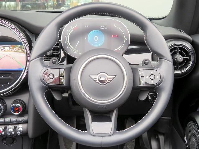 MINI クーパーS コンバーチブル クラシック・トリム LEDヘッドライト 純正18アルミホイール コーナーセンサー コンフォートアクセス シートヒーター ディスプレイメーター 純正ナビ バックカメラ アクティブクルコン レーンディパーチャーウォーニング(8枚目)