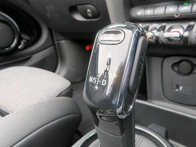 MINI クーパーS コンバーチブル クラシック・トリム LEDヘッドライト 純正18アルミホイール コーナーセンサー コンフォートアクセス シートヒーター ディスプレイメーター 純正ナビ バックカメラ アクティブクルコン レーンディパーチャーウォーニング(17枚目)