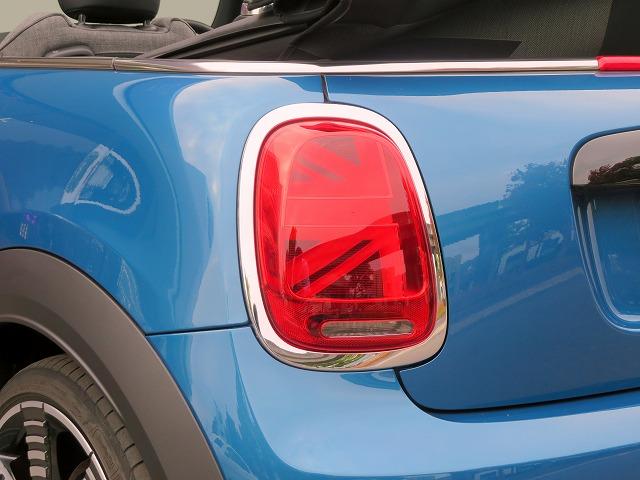 MINI クーパーS コンバーチブル クラシック・トリム LEDヘッドライト 純正18アルミホイール コーナーセンサー コンフォートアクセス シートヒーター ディスプレイメーター 純正ナビ バックカメラ アクティブクルコン レーンディパーチャーウォーニング(29枚目)