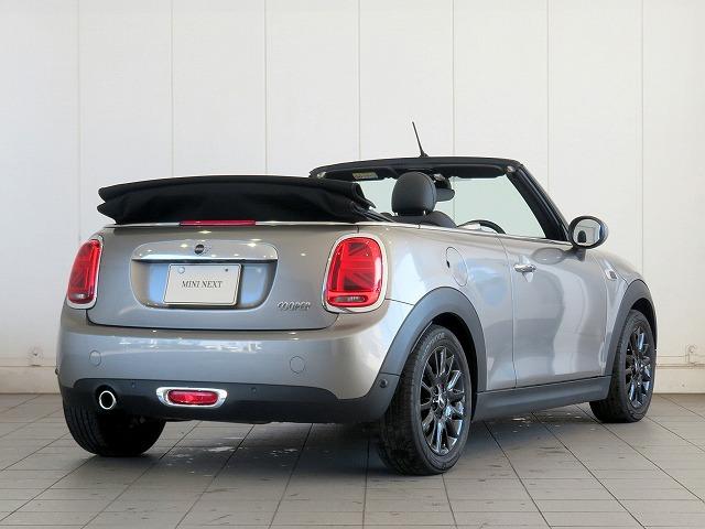 MINI クーパー コンバーチブル JCWステアリング ブラックレザーシート シートヒーター LEDヘッドライト 純正16アルミホイール コーナーセンサー コンフォートアクセス 純正ナビ バックカメラ ETC クルーズコントロール(5枚目)