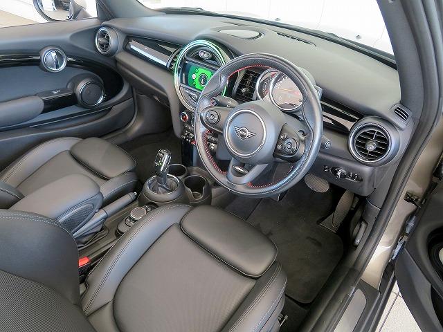 MINI クーパー コンバーチブル JCWステアリング ブラックレザーシート シートヒーター LEDヘッドライト 純正16アルミホイール コーナーセンサー コンフォートアクセス 純正ナビ バックカメラ ETC クルーズコントロール(30枚目)