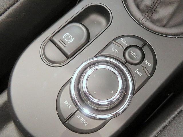 MINI クーパー コンバーチブル クラシック・トリム LEDヘッドライト 純正16アルミホイール コーナーセンサー コンフォートアクセス シートヒーター デジタルメーター バックカメラ ETC アクティブクルコン アップルカープレイ 電動パーキング(21枚目)