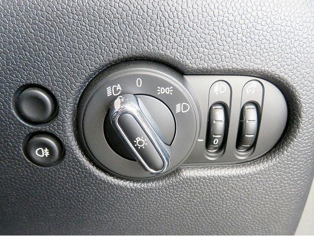 MINI クーパー コンバーチブル クラシック・トリム LEDヘッドライト 純正16アルミホイール コーナーセンサー コンフォートアクセス シートヒーター デジタルメーター バックカメラ ETC アクティブクルコン アップルカープレイ 電動パーキング(25枚目)